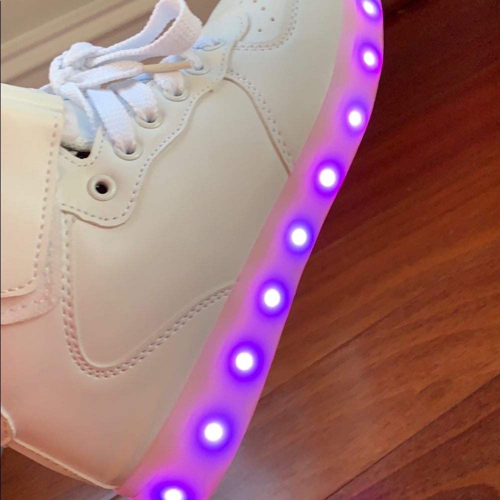 LED light up sneakers (unisex) - Picture 2 of 6